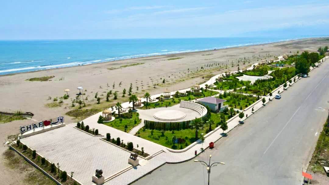 جستجوهایی مانند «سرمایه‌گذاری در شمال»، «خرید زمین در گیلان»، «خرید ویلا در چاف و چمخاله» از پرتکرارترین عباراتی هستند که روزانه توسط کاربران در گوگل سرچ می‌شوند. شرایط آب‌وهوایی مطلوب، رشد گردشگری، قیمت مناسب زمین نسبت به سایر شهرهای ساحلی، و دسترسی سریع از تهران، باعث شده‌اند گیلان و به‌ویژه چاف و چمخاله به یکی از قطب‌های اصلی سرمایه‌گذاری ملکی تبدیل شود